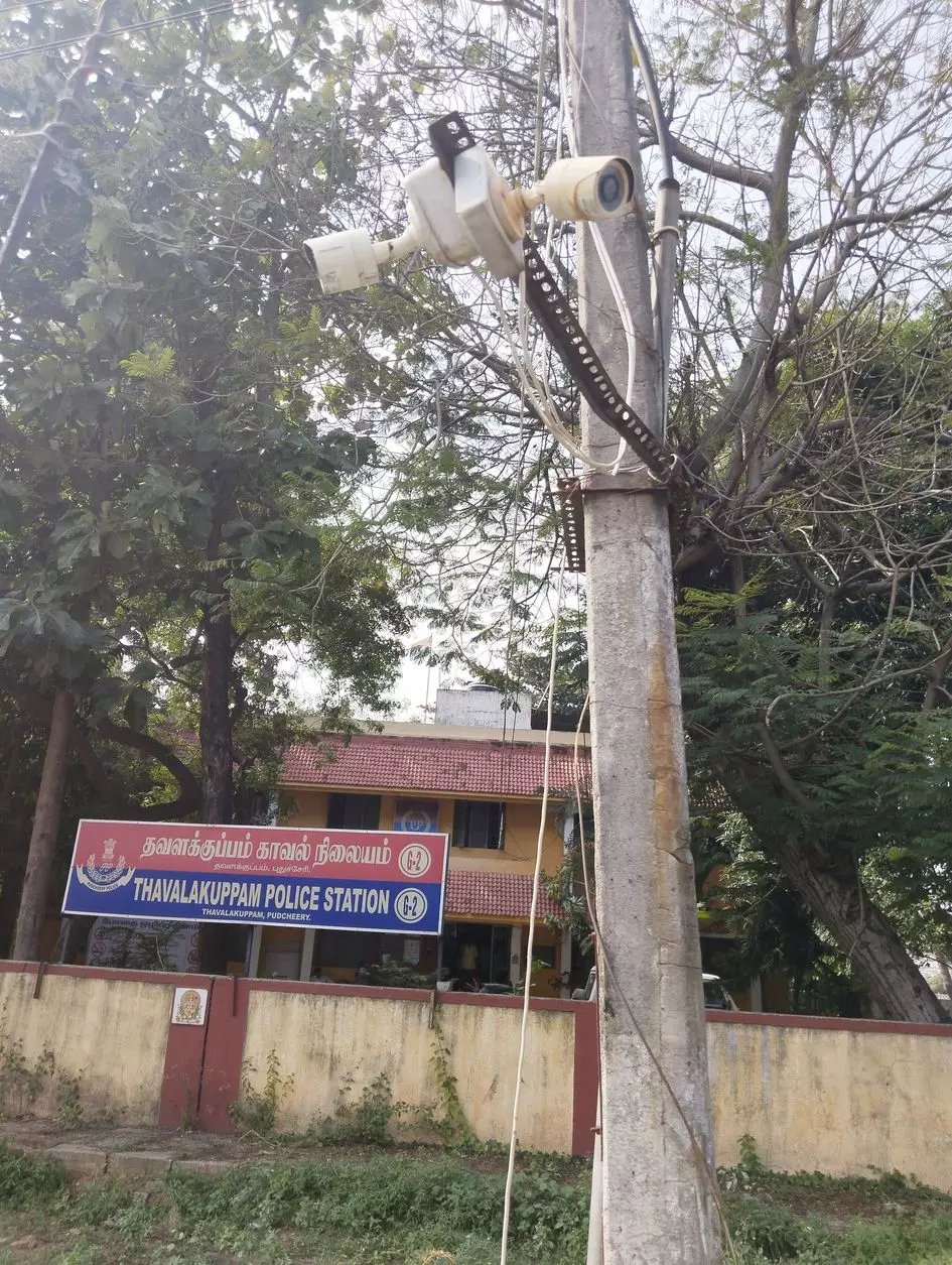 காட்சி பொருளான கண்காணிப்பு கேமரா காட்சி பொருளான கண்காணிப்பு கேமரா