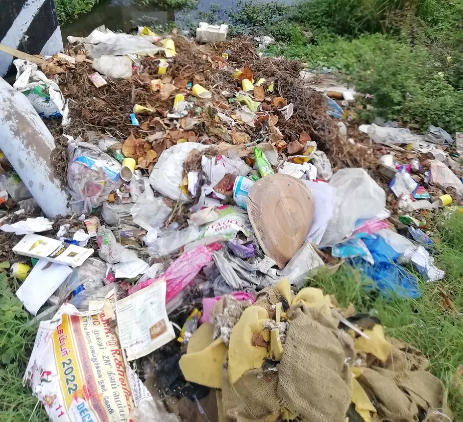 தேங்கியுள்ள குப்பை