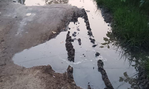 தெருவில் தேங்கும் தண்ணீர்