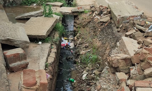 சேதமடைந்த வாறுகால்