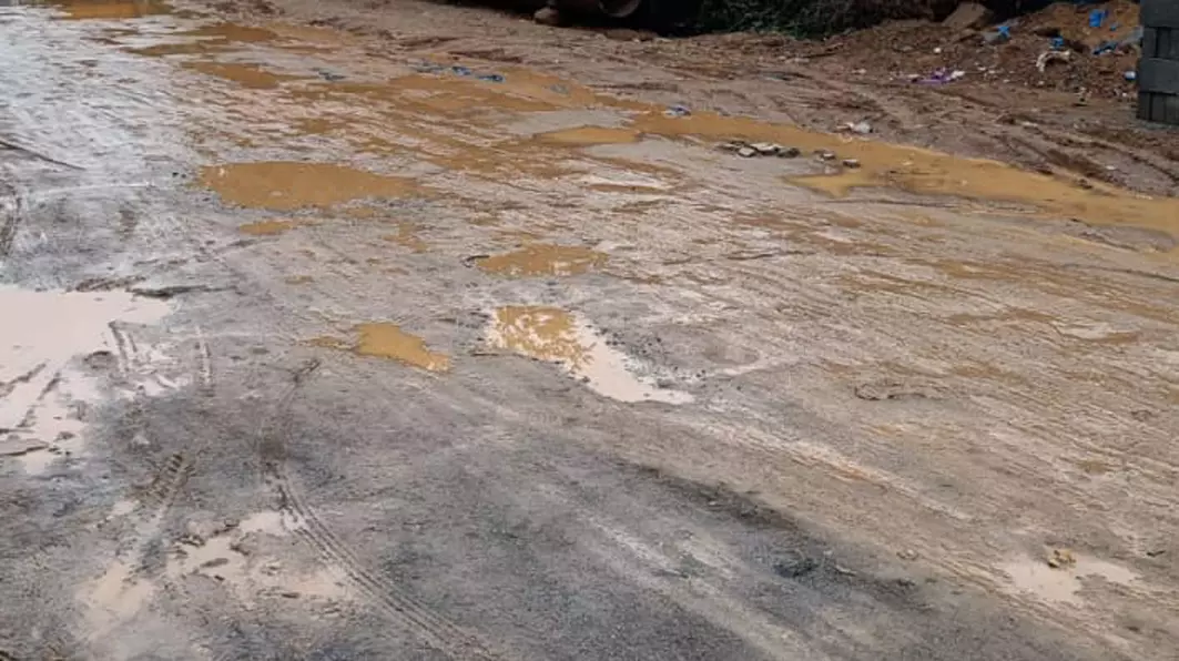 ரோட்டின் மோசமான நிலை