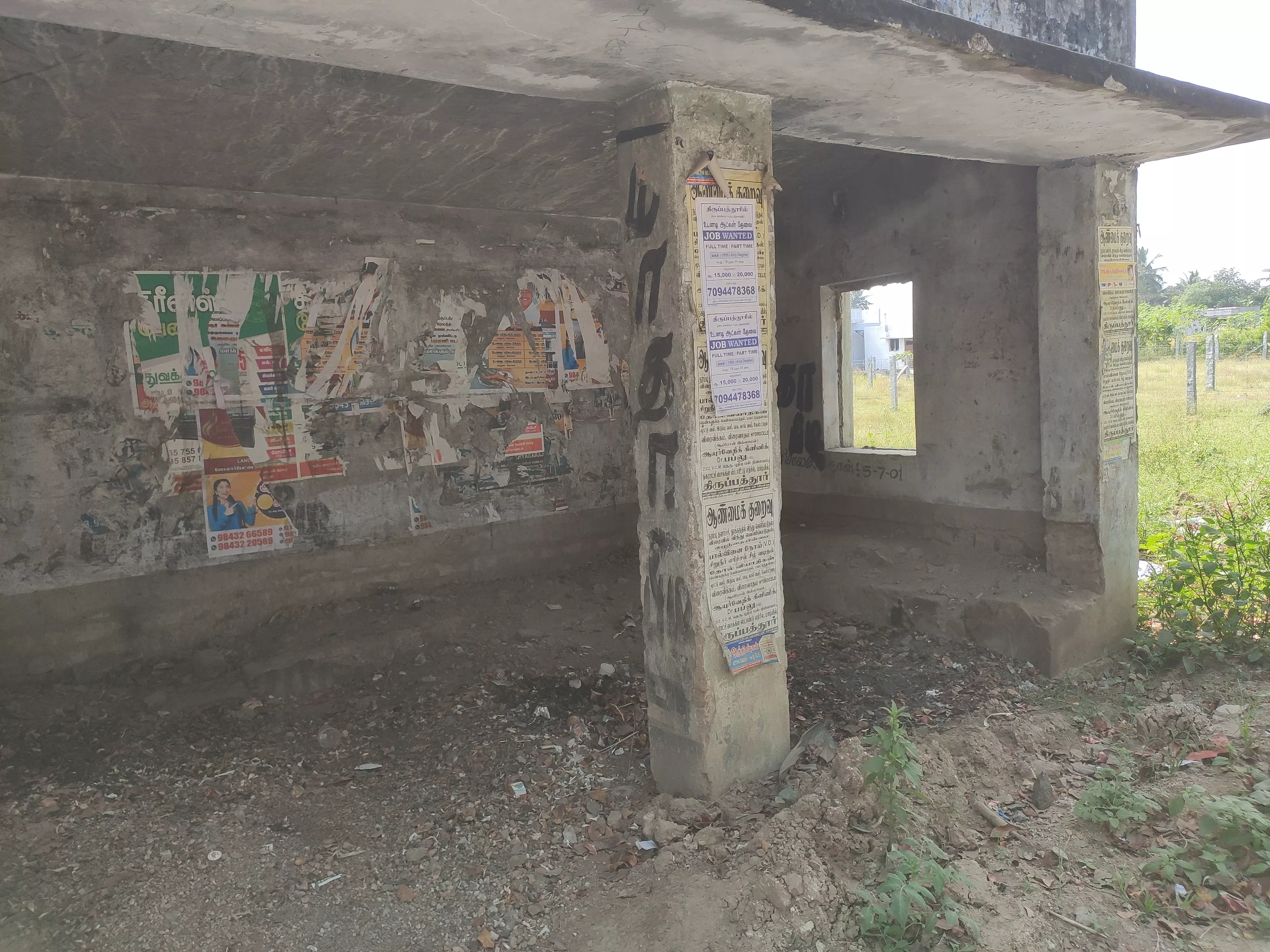 பழுதான பயணிகள் நிழற்குடை