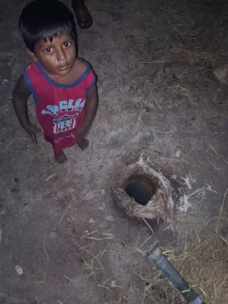 மூடப்படாத ஆழ்துளை கிணறு மூடப்படாத ஆழ்துளை கிணறு