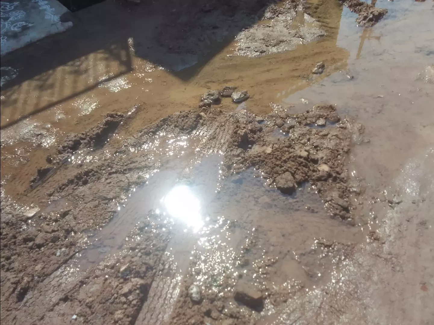 வீணாகும் குடிநீர் வீணாகும் குடிநீர்