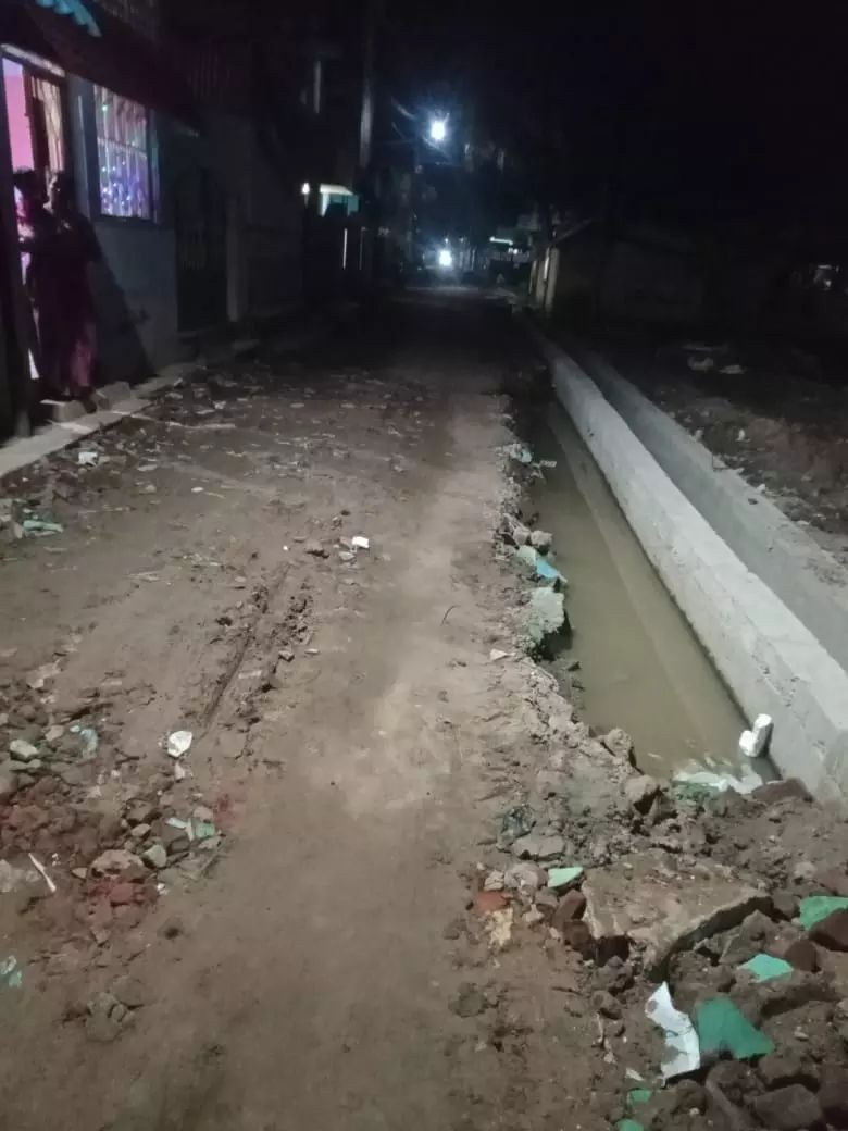 சேதமடைந்த சாலை