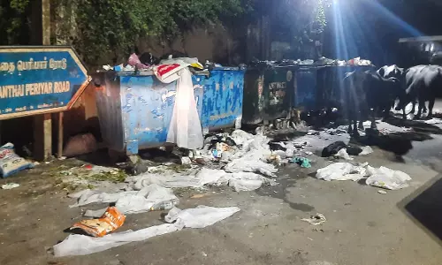 அலங்கோலமான சாலை