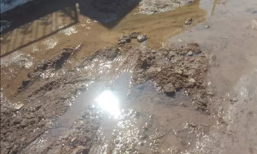 வீணாகும் குடிநீர் வீணாகும் குடிநீர்