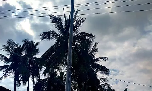 எரியாத உயர்கோபுர மின்விளக்கு எரியாத உயர்கோபுர மின்விளக்கு