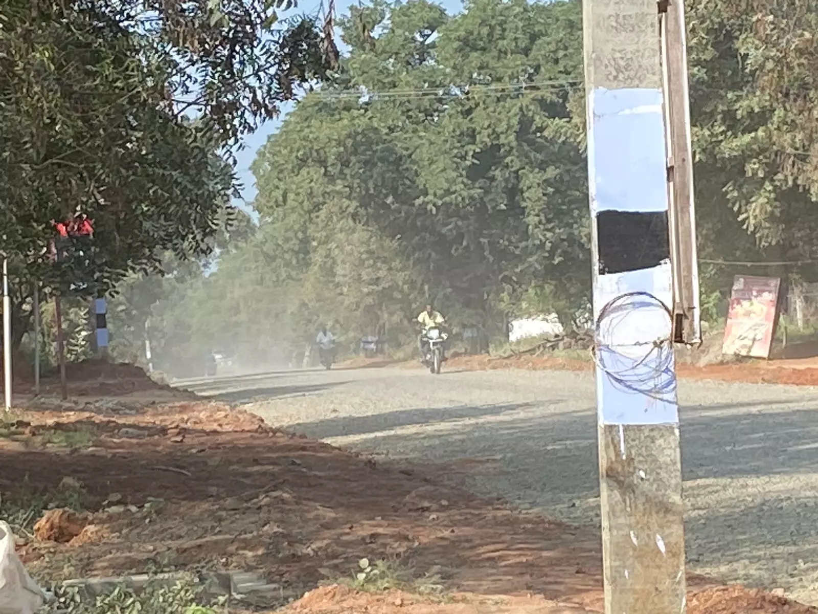 பாதியில் நிற்கும் சாலை பணி