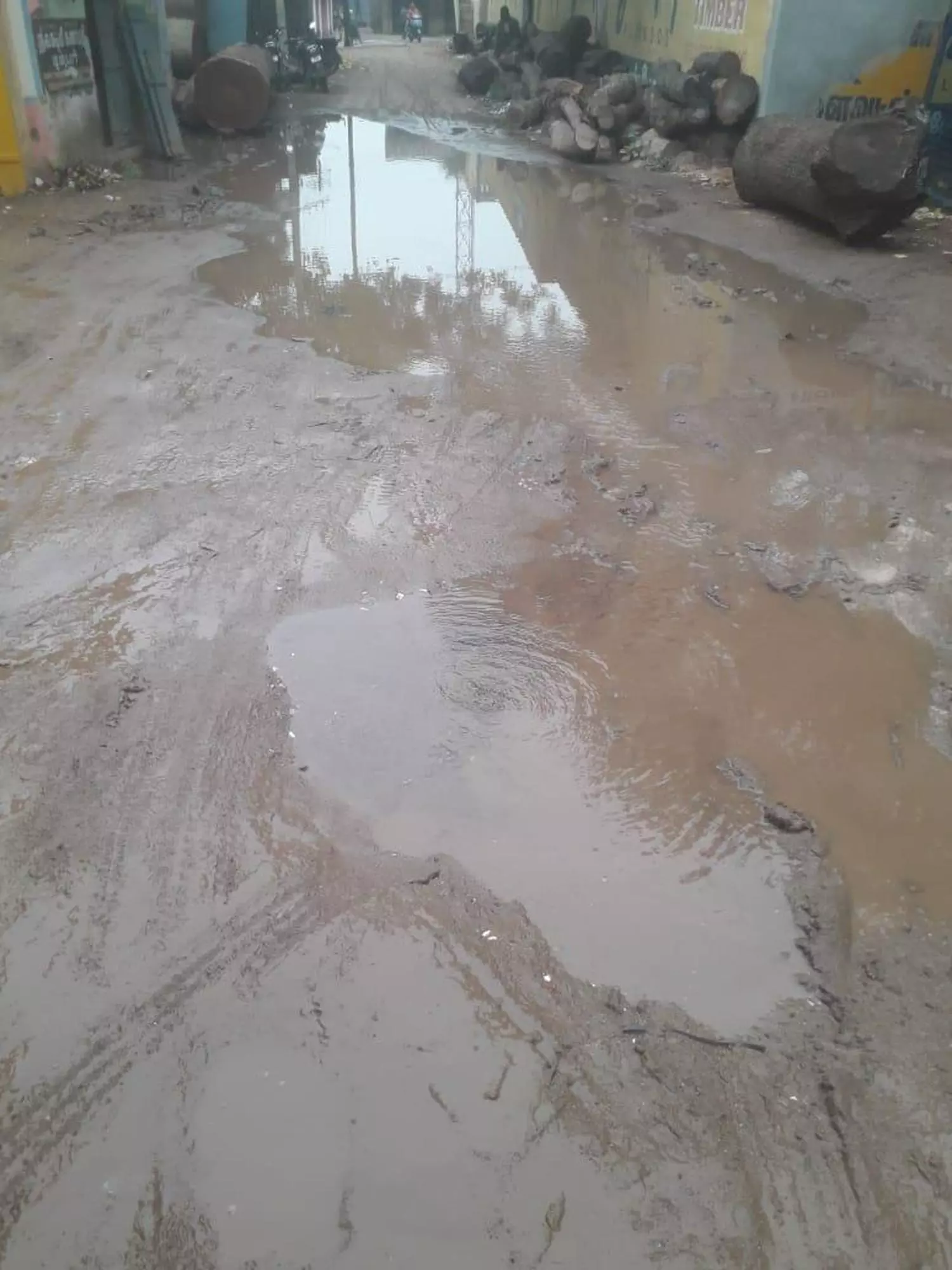 குடிநீர் குழாய் உடைப்பு குடிநீர் குழாய் உடைப்பு