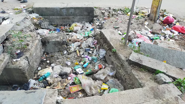 கால்வாயை சரி செய்வார்களா? கால்வாயை சரி செய்வார்களா?