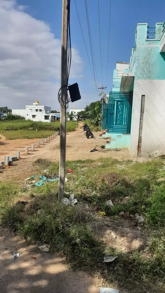 மின்கம்பத்தால் விபத்து