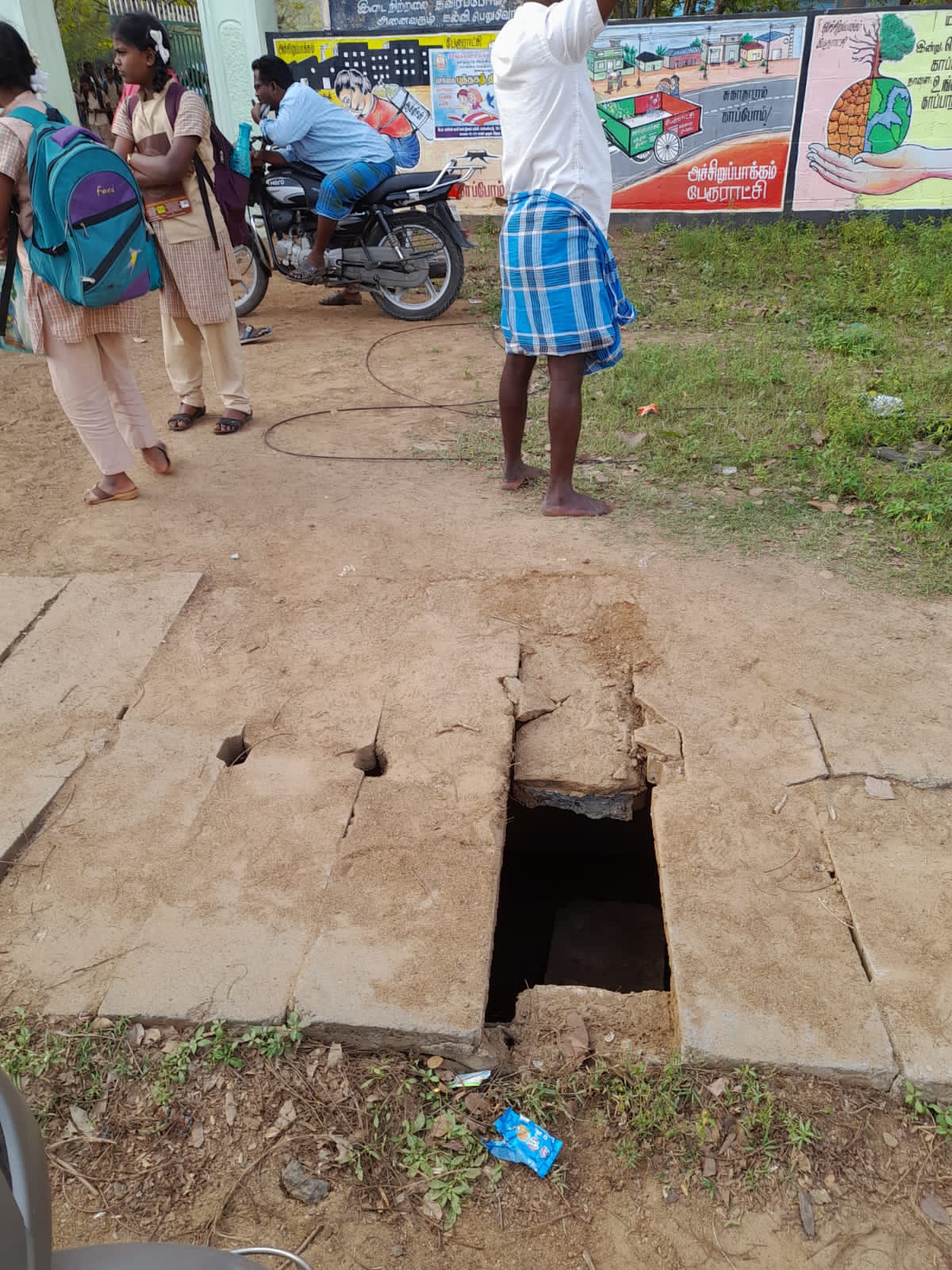 சேதமடைந்த கால்வாய் மூடி