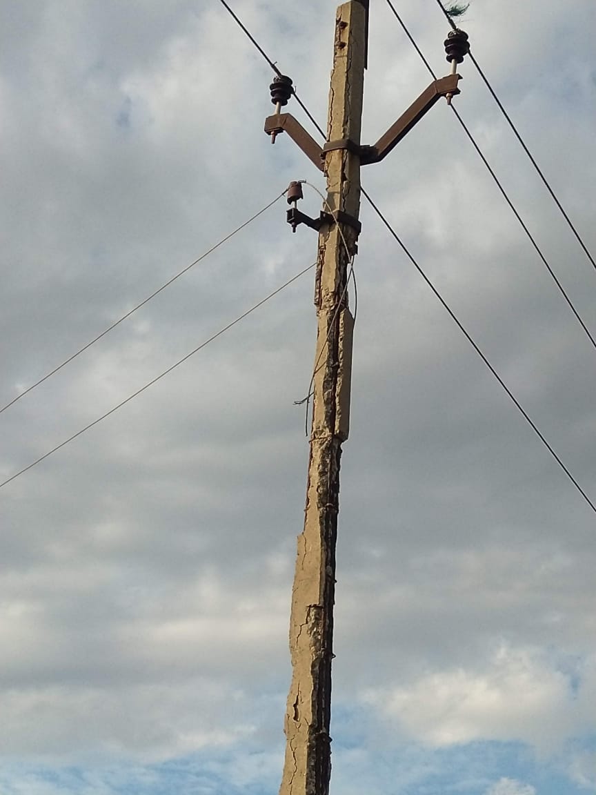 எலும்பு கூடான மின்கம்பங்கள் எலும்பு கூடான மின்கம்பங்கள்