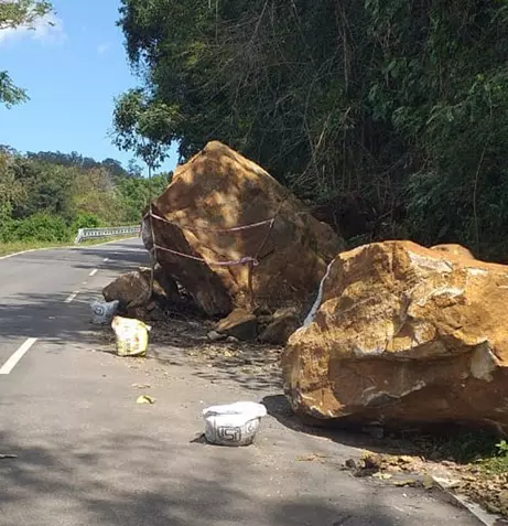 போக்குவரத்துக்கு இடையூறு போக்குவரத்துக்கு இடையூறு