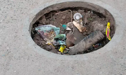 பள்ளத்தை மூடுவார்களா? பள்ளத்தை மூடுவார்களா?