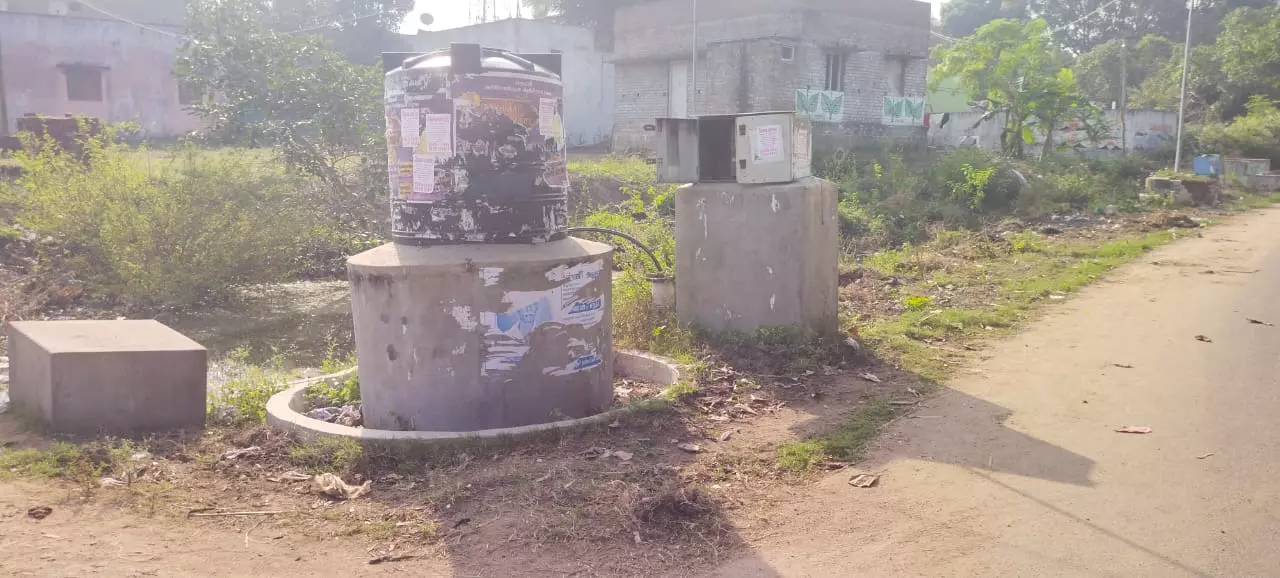 காட்சிப்பொருளான குடிநீர் தொட்டி