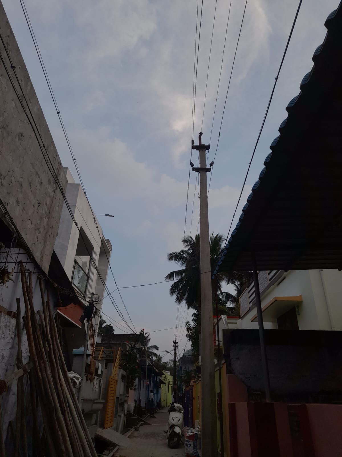 மின்கம்பிகள் சீரமைக்கப்பட்டன