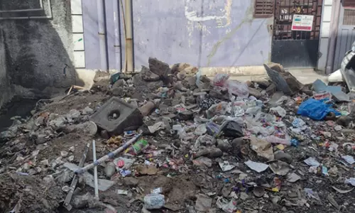 கட்டிட கழிவுகளை அகற்ற வேண்டும் கட்டிட கழிவுகளை அகற்ற வேண்டும்