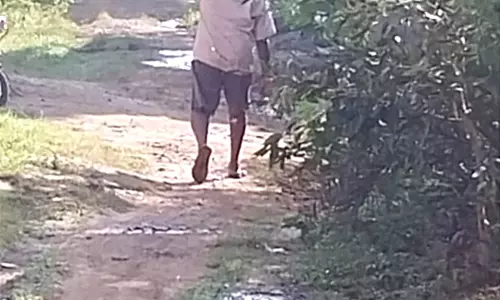 குண்டும் குழியுமான சாலைகள்