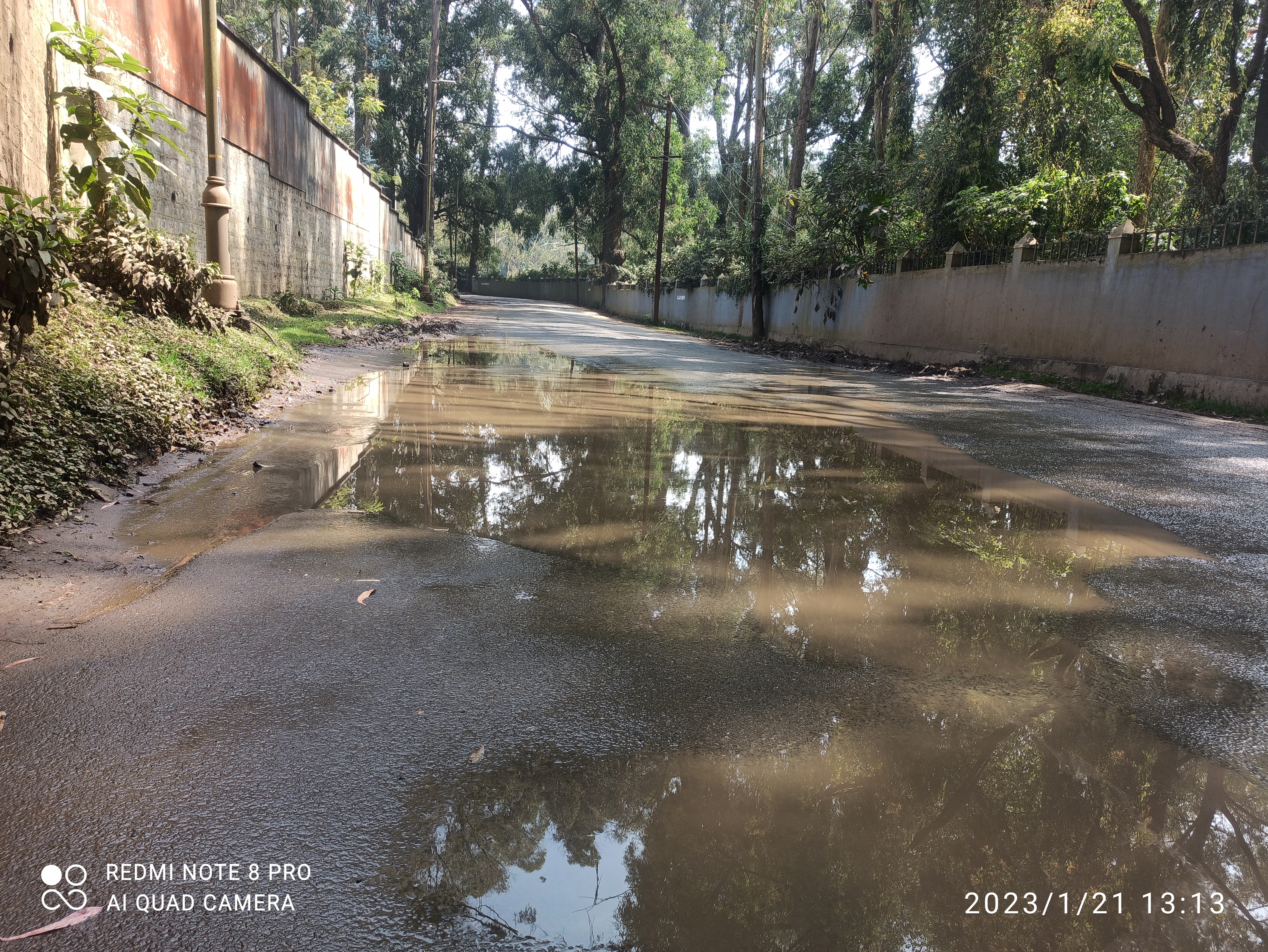 சாலையில் கழிவுநீர் சாலையில் கழிவுநீர்