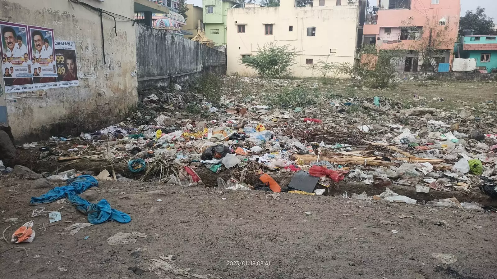 தேங்கும் குப்பைகள் தேங்கும் குப்பைகள்