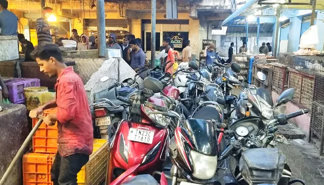 வாகனங்களால் இடையூறு வாகனங்களால் இடையூறு