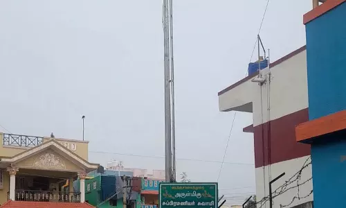 உயர் கோபுர மின் விளக்குகள் எரியவில்லை உயர் கோபுர மின் விளக்குகள் எரியவில்லை