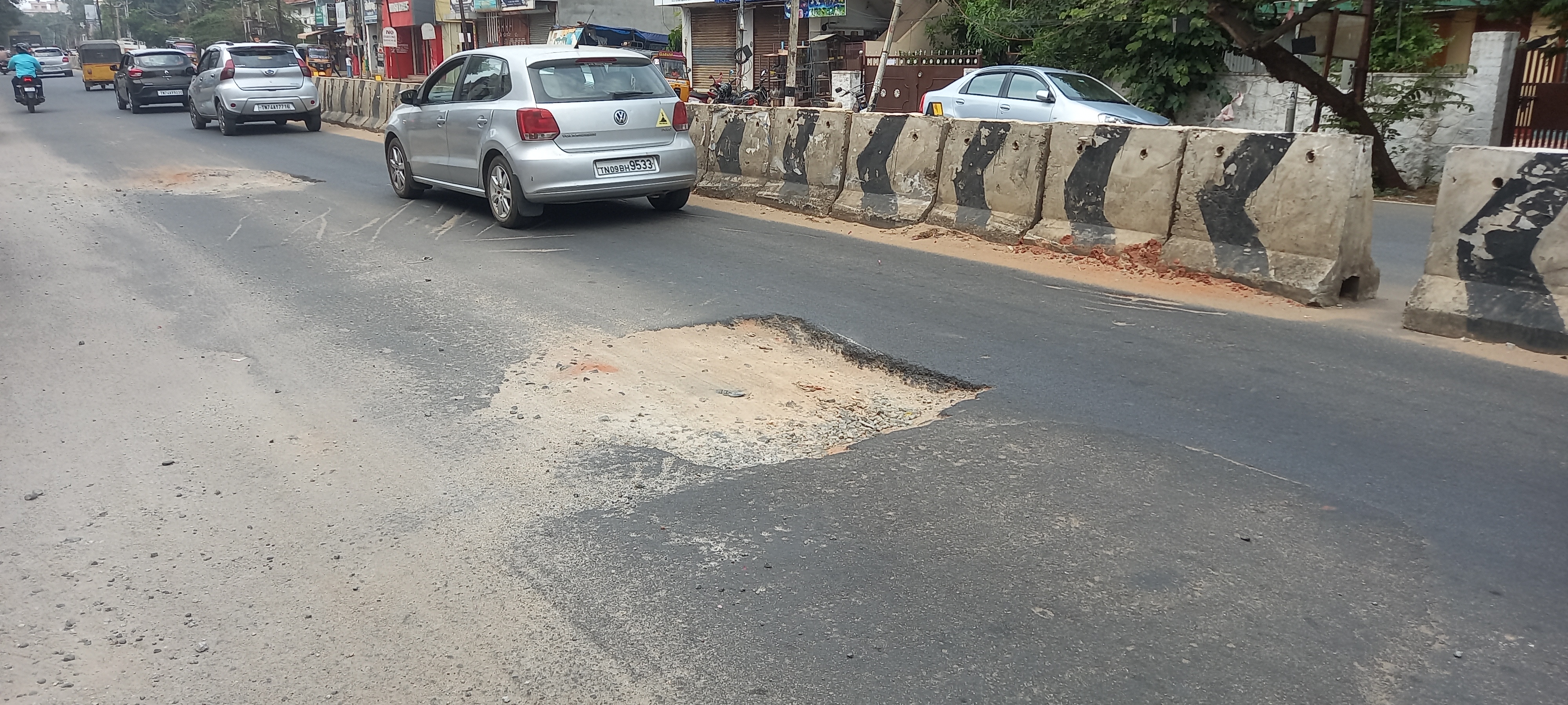 வாகன ஓட்டிகள் அவதி