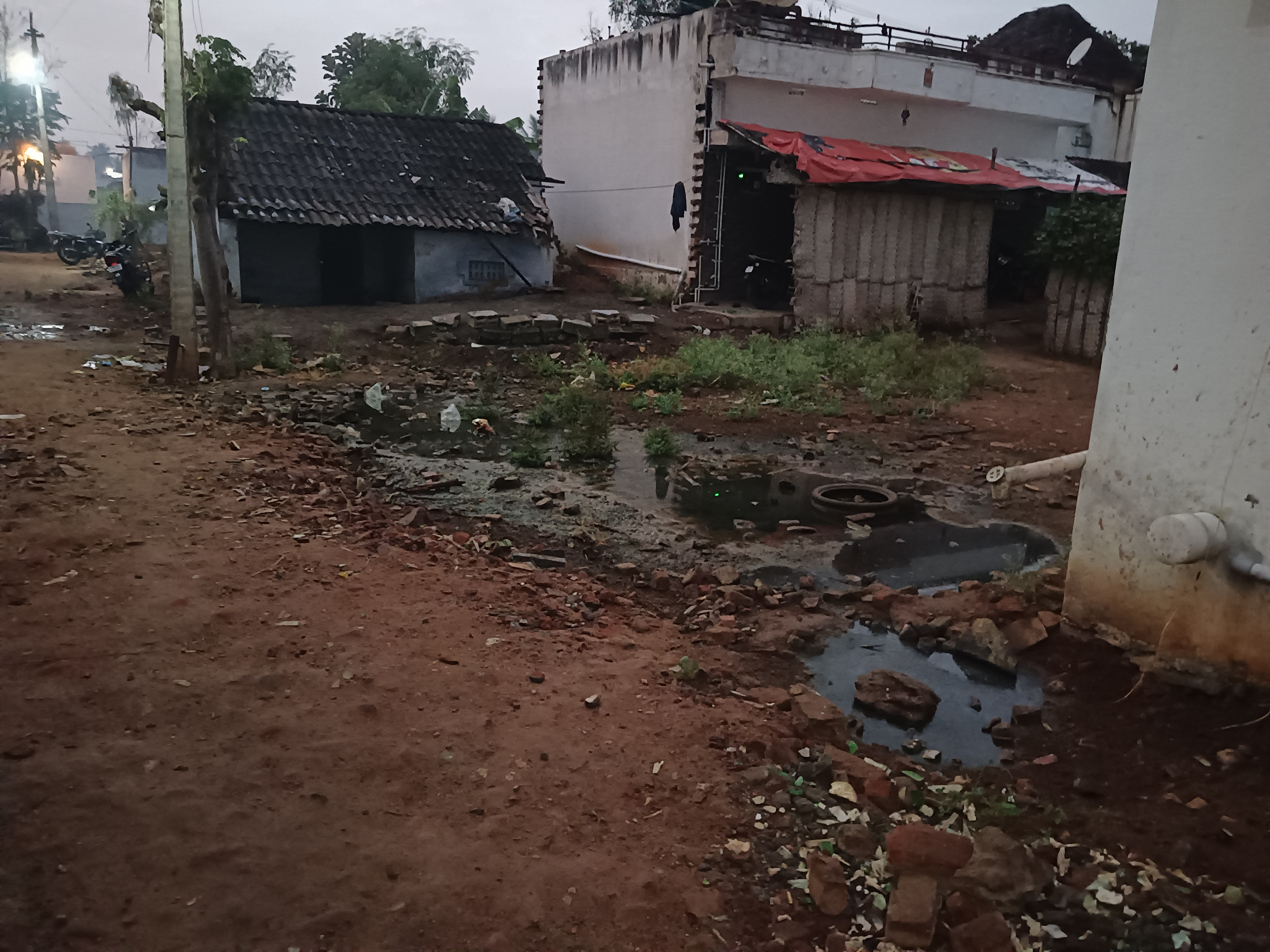 சிமெண்ட் சாலை அமைக்கப்படுமா?