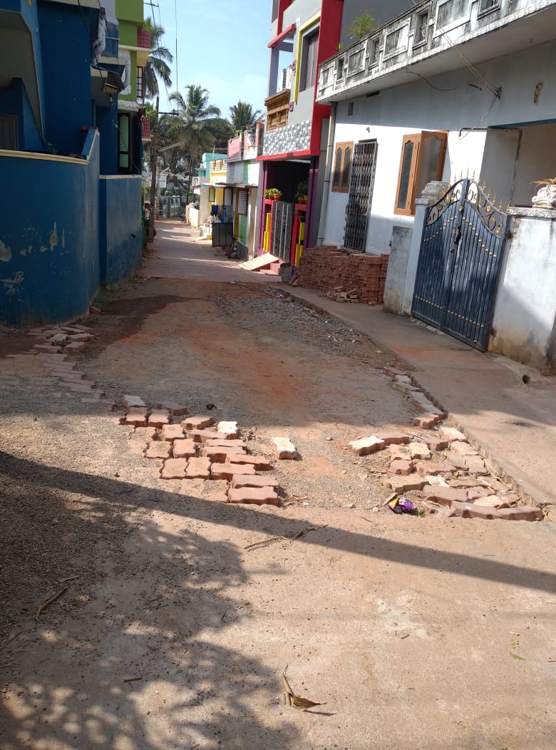 சேதமடைந்த அலங்கார தரைக்கற்கள்