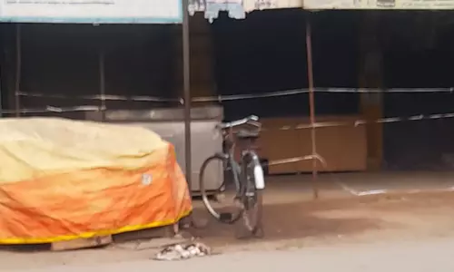 பயணிகள் நிழற்குடை அமைக்கப்படுமா? பயணிகள் நிழற்குடை அமைக்கப்படுமா?