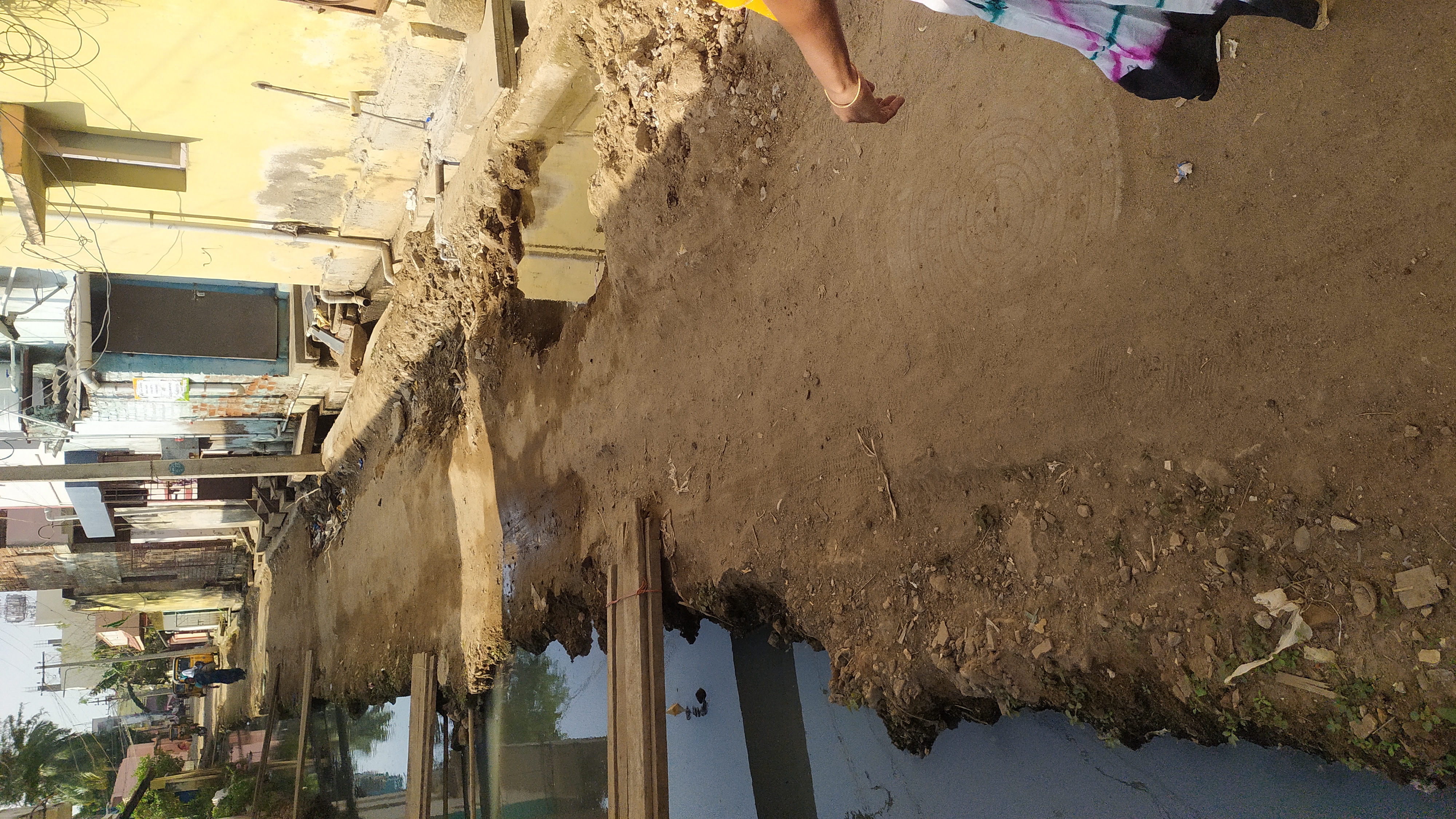 கிடப்பில் போடப்பட்ட பணி