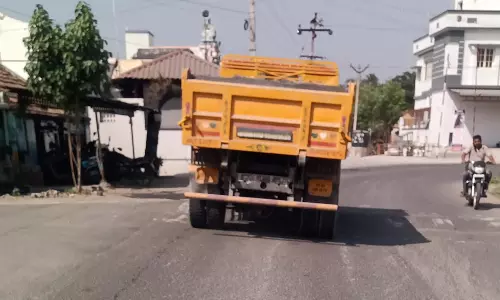 வாகன ஓட்டிகள் அவதி வாகன ஓட்டிகள் அவதி