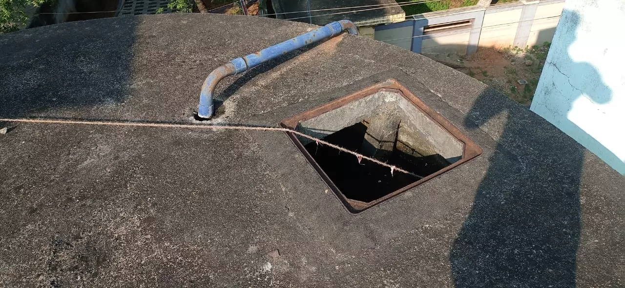 மூடி இல்லாத குடிநீர் தொட்டி