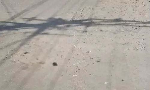 பழுதடைந்த சாலை பழுதடைந்த சாலை