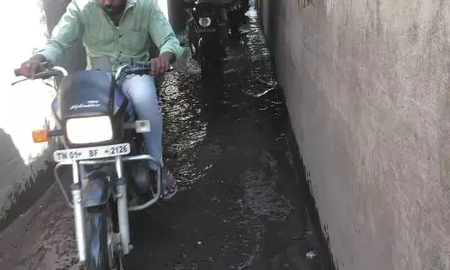 சுரங்கப்பாதையில் கழிவுநீர் சுரங்கப்பாதையில் கழிவுநீர்