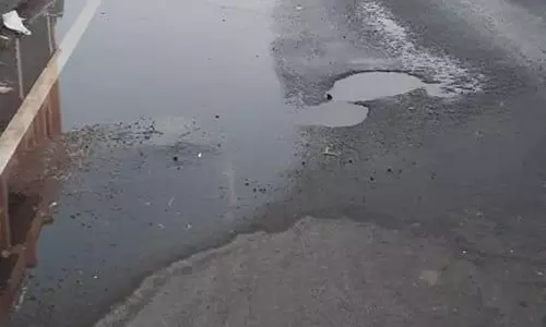 வீணாக வெளியேறும் குடிநீர் வீணாக வெளியேறும் குடிநீர்