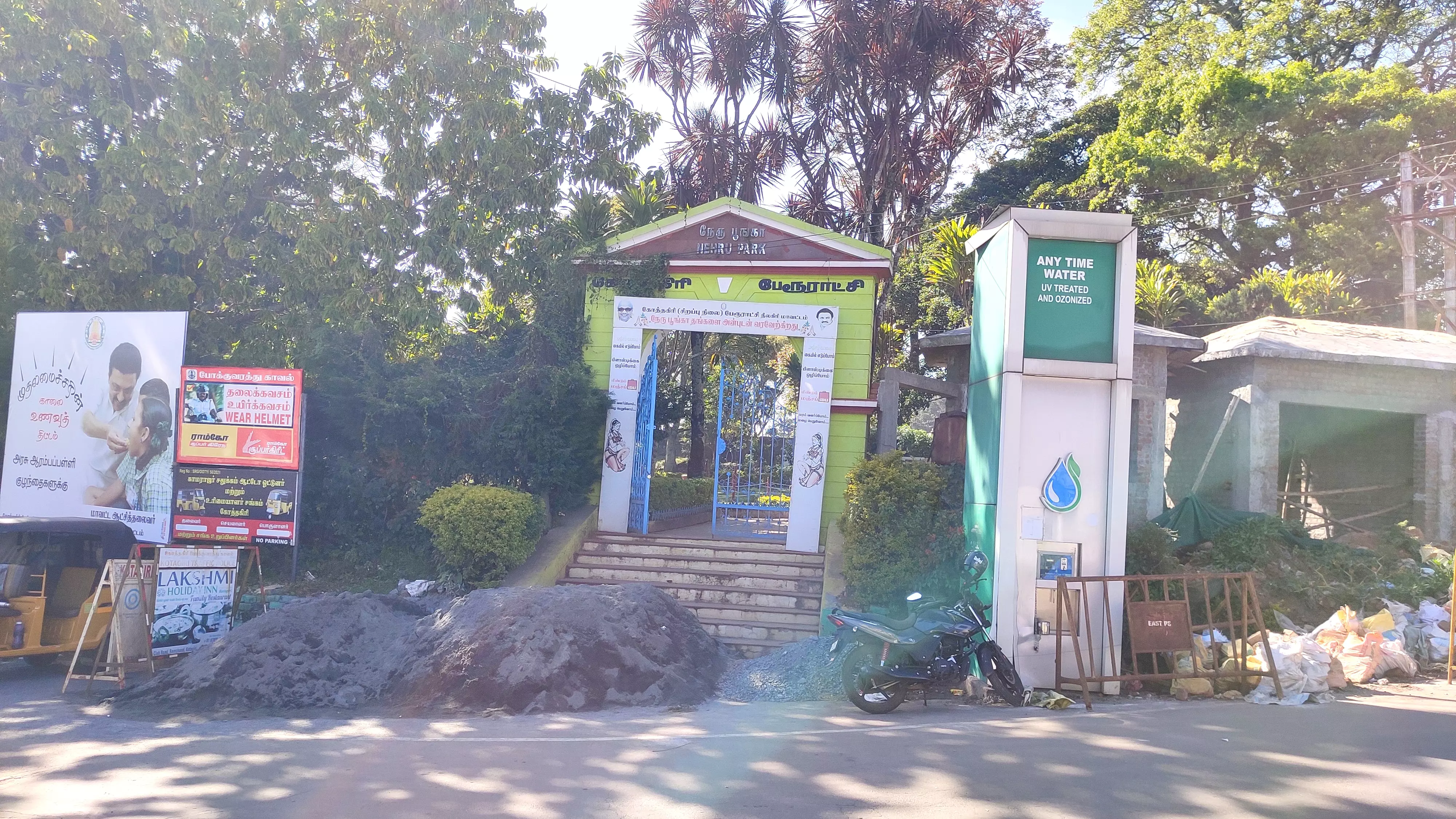 கட்டுமான பொருட்களால் இடையூறு