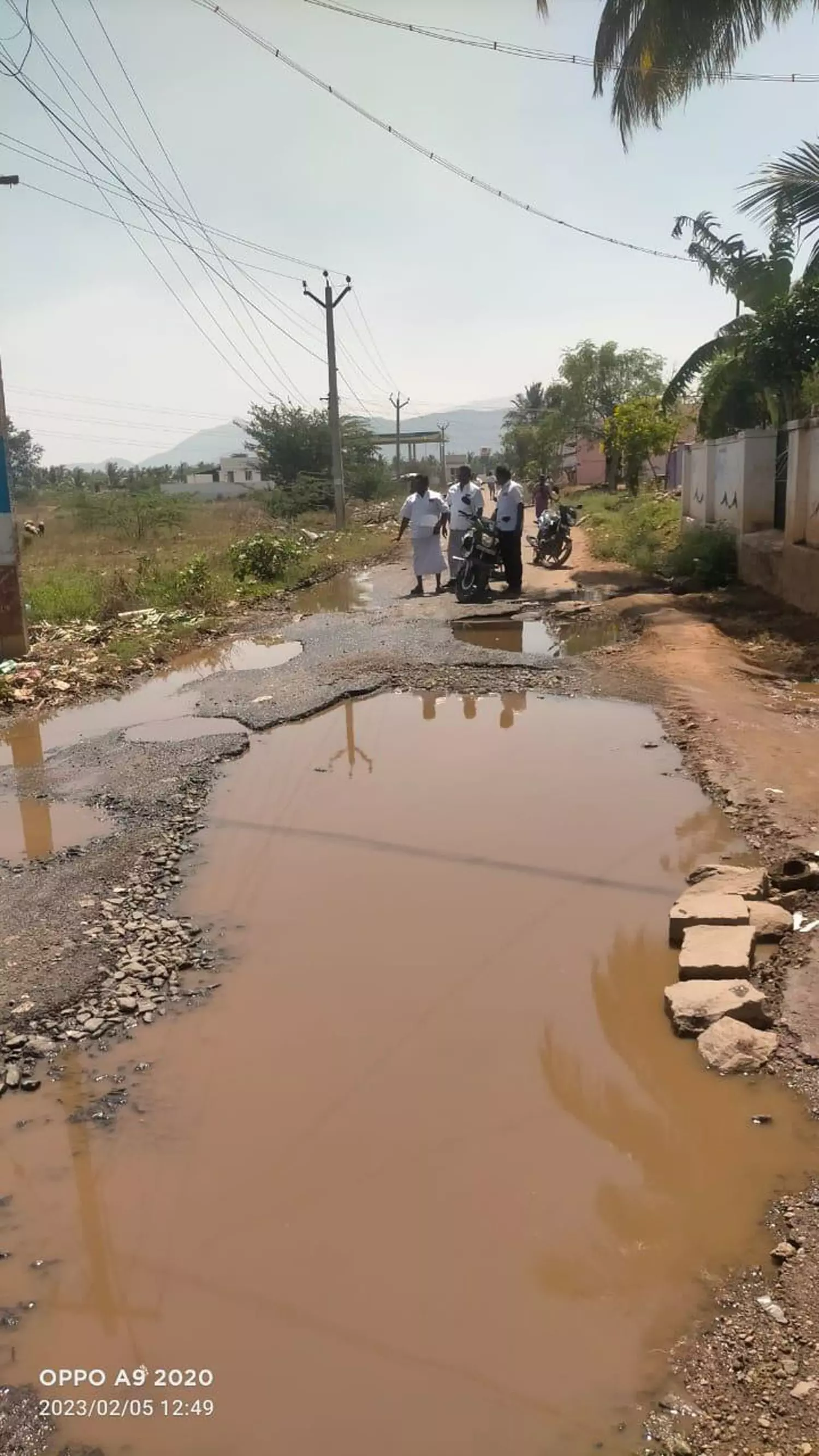 சேதமடைந்த சாலை