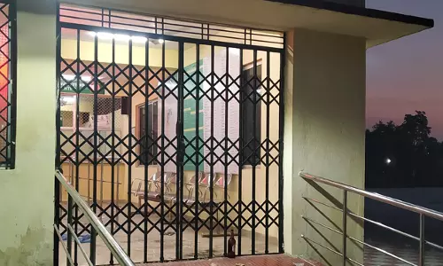 ரெயில் நிலையத்தில் சமூக விரோத செயல் ரெயில் நிலையத்தில் சமூக விரோத செயல்