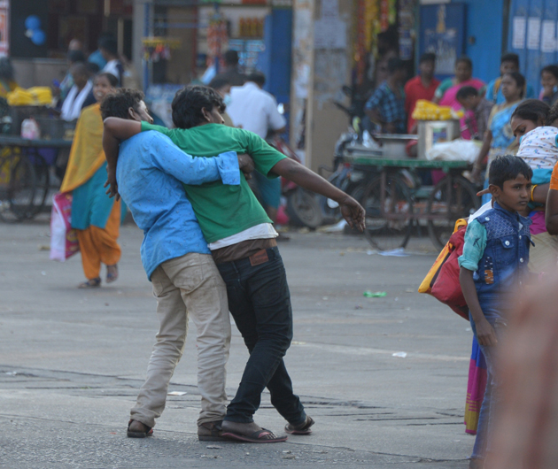 போதை இளைஞர்கள் அட்டகாசம் போதை இளைஞர்கள் அட்டகாசம்