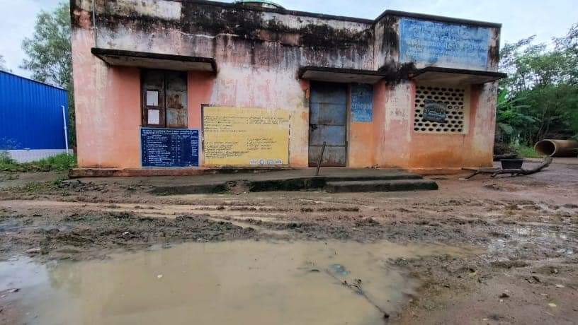 தேங்கி நிற்கும் மழைநீர்