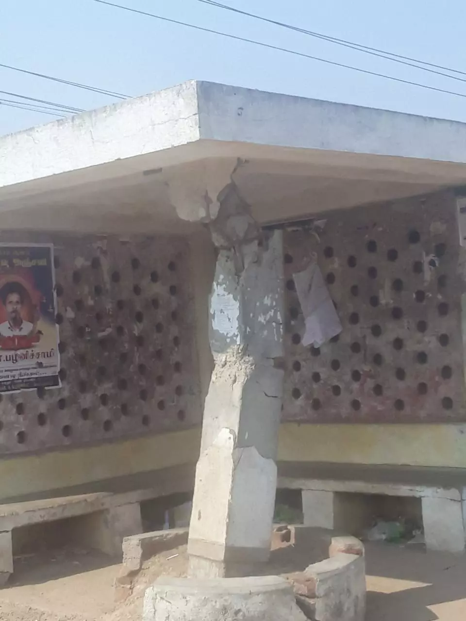 ஆபத்தான பயணிகள் நிழற்குடை