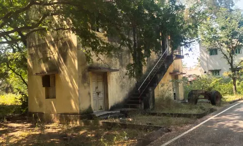 பாழடைந்த கட்டிடம்