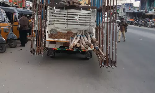 விபத்தை ஏற்படுத்தும் வாகனங்கள்