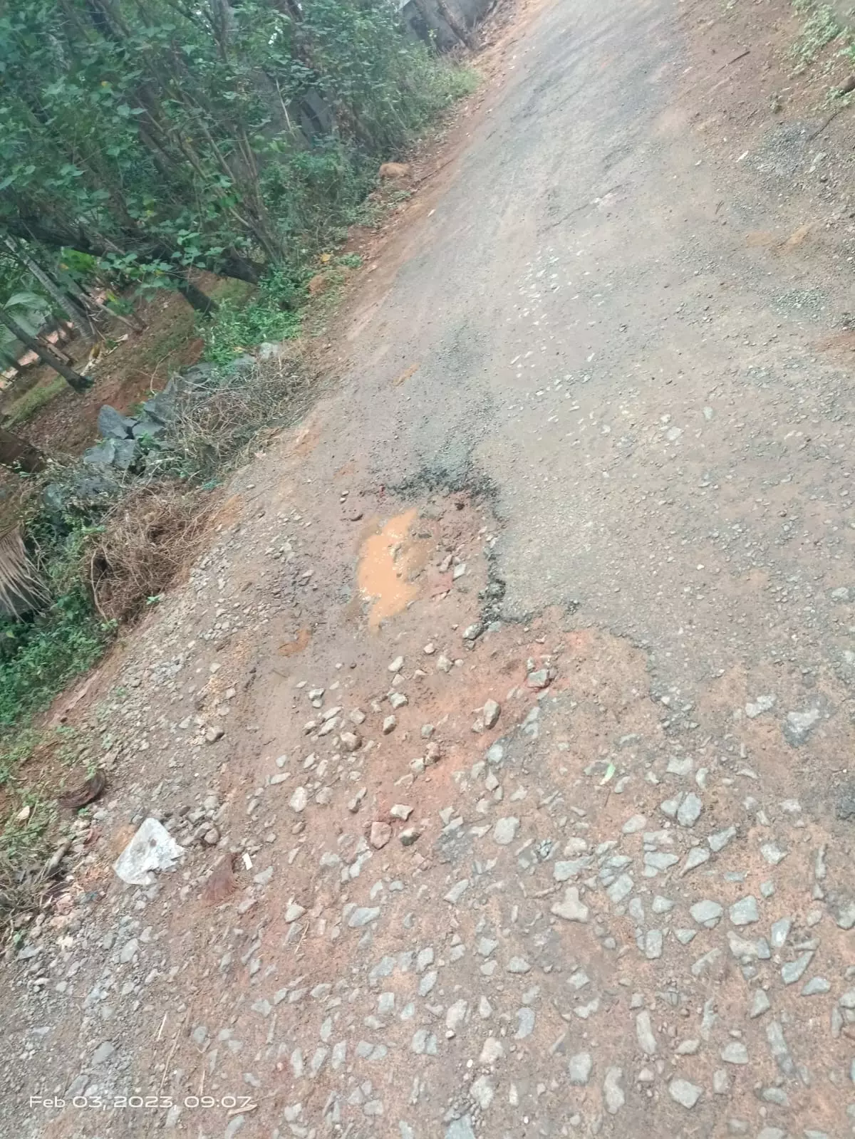 சாலையை சீரமைக்க வேண்டும்