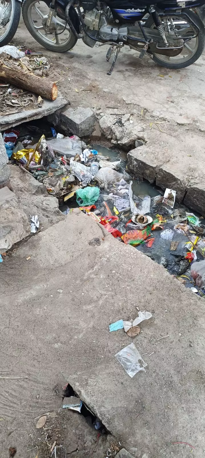 தேங்கி நிற்கும் கழிவுநீர்