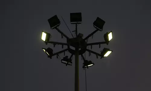 மின் விளக்குகள் எரியுமா? மின் விளக்குகள் எரியுமா?