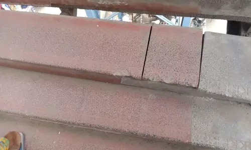 நடைமேடை படிக்கட்டுகள் சேதம் நடைமேடை படிக்கட்டுகள் சேதம்